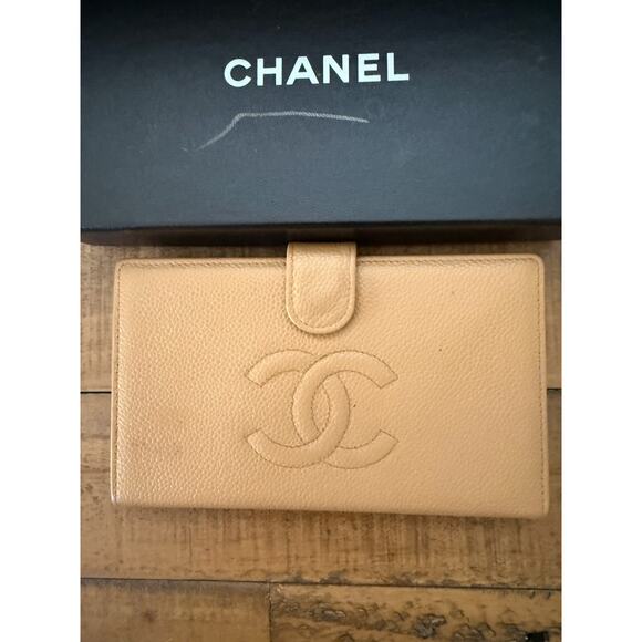Chanel Wallet Women's Beige Leather CC Logo Fold Over Snap Clutch France W/Box